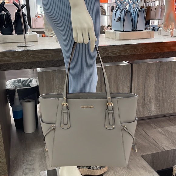 Voyager Small Saffiano Leather Tote Bag
Style# 30H1GV6T4T
NWT
COLOR: Pearl Gray - Picture 4 of 16